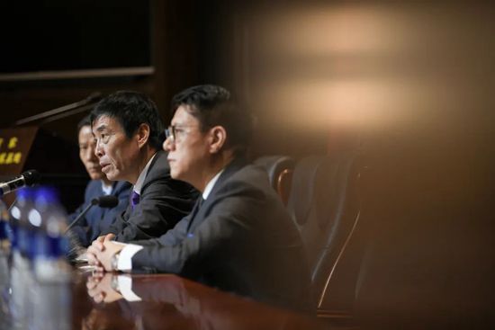 那不勒斯主席德劳伦蒂斯对欧冠16强的抽签结果感到高兴，那不勒斯将面对巴萨。